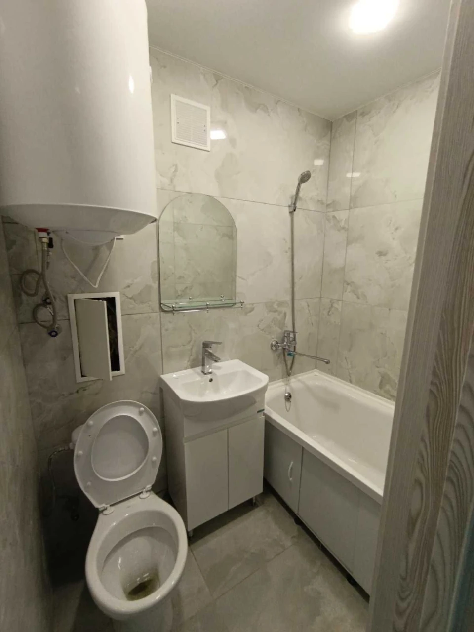 FOR SALE: 1-bedroom apartment in the city center on Freedom Avenue