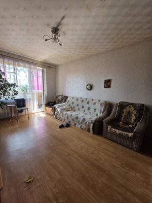 Продається двокімнатна квартира біля парку