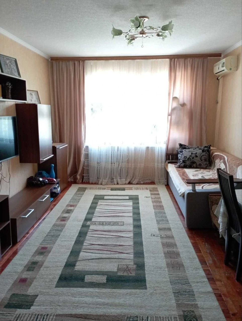 Продам 3-ком Левый Берег 5этаж мебель и техника, без долгов.