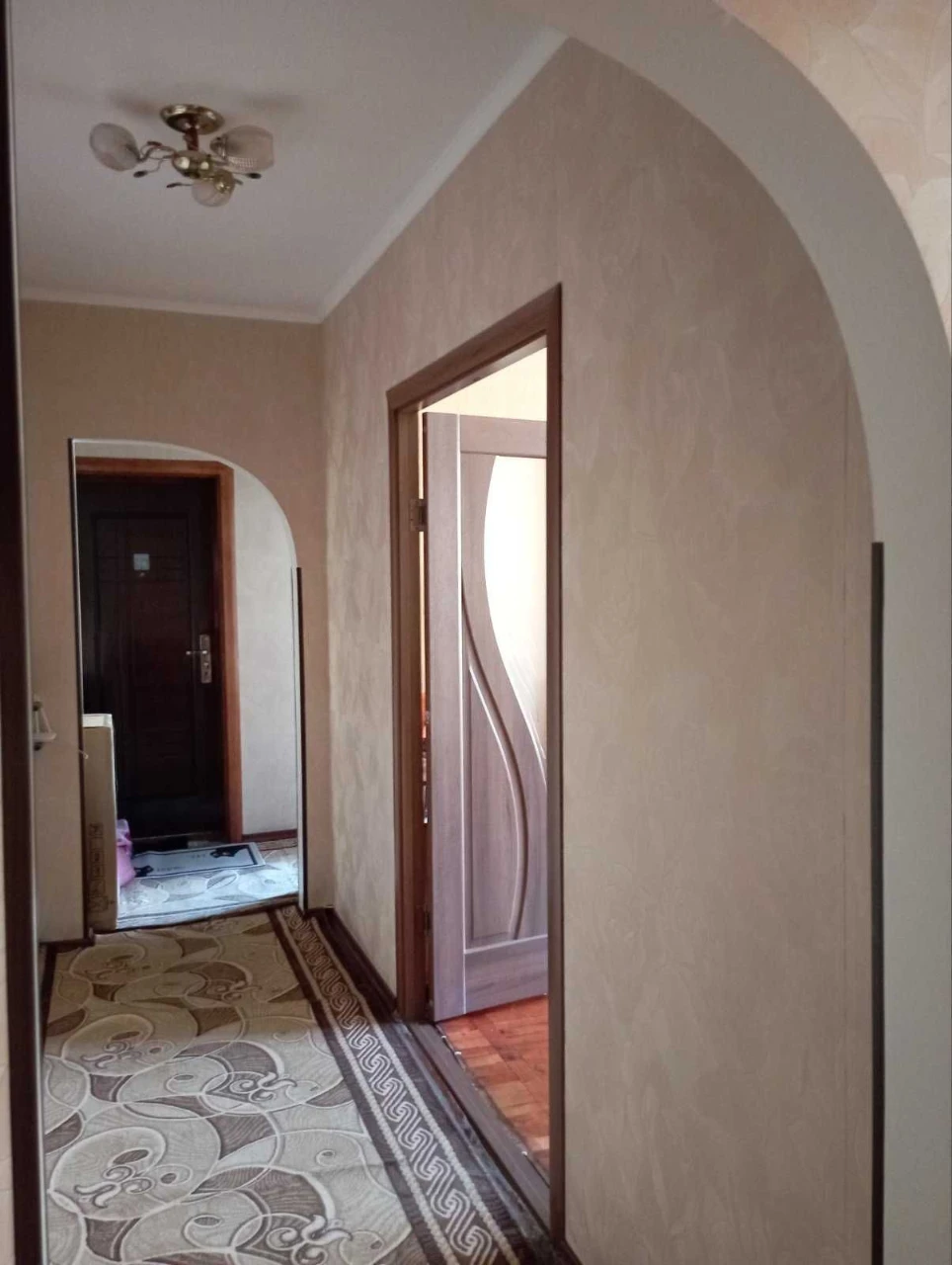 Продам 3-ком Левый Берег 5этаж мебель и техника, без долгов.
