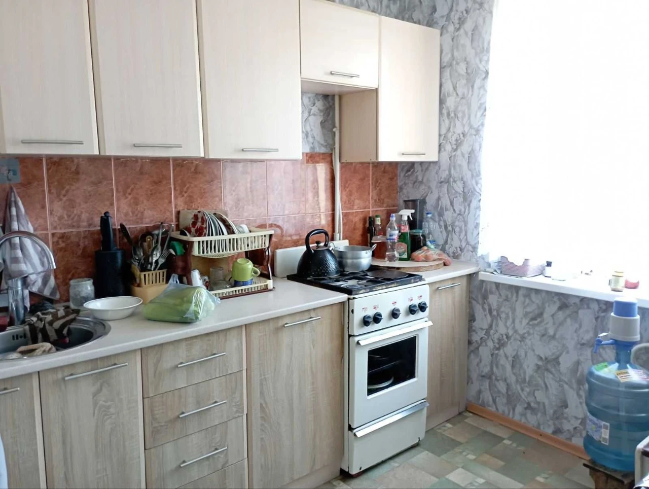 Продам 3-ком Левый Берег 5этаж мебель и техника, без долгов.