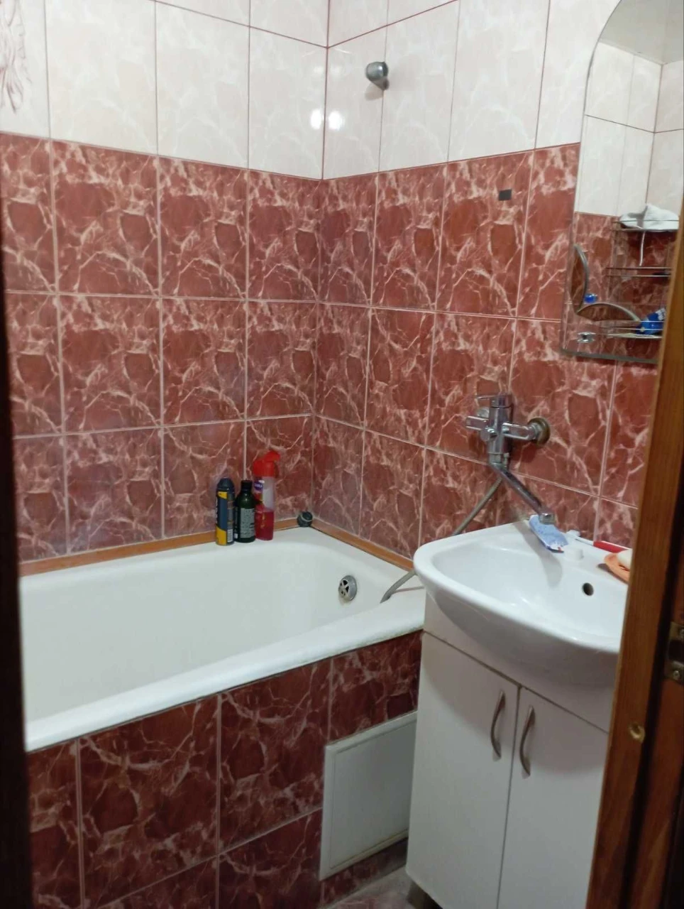 Продам 3-ком Левый Берег 5этаж мебель и техника, без долгов.