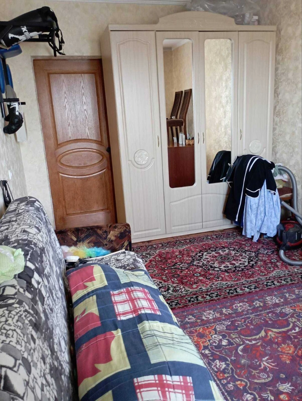 Продам 3-ком Левый Берег 5этаж мебель и техника, без долгов.
