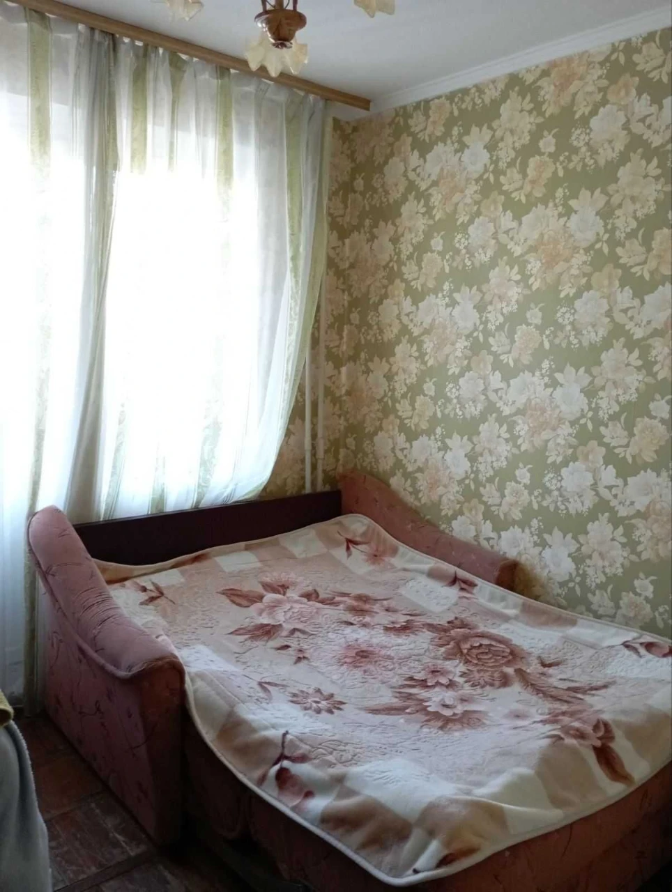Продам 3-ком Левый Берег 5этаж мебель и техника, без долгов.