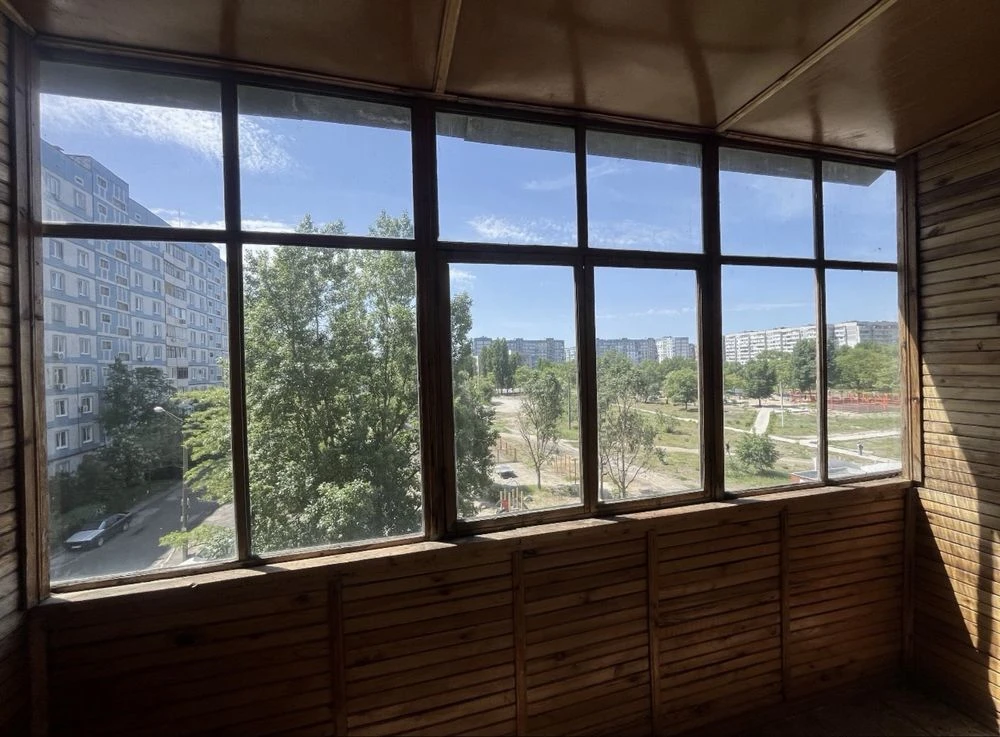 For sale 4-room apartment on the Left Bank, 5th microdistrict