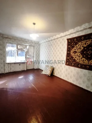 For Sale: 3-bedroom apartment. Under renovation. Zone: Train Station