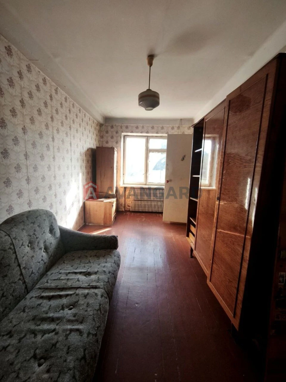 For Sale: 3-bedroom apartment. Under renovation. Zone: Train Station