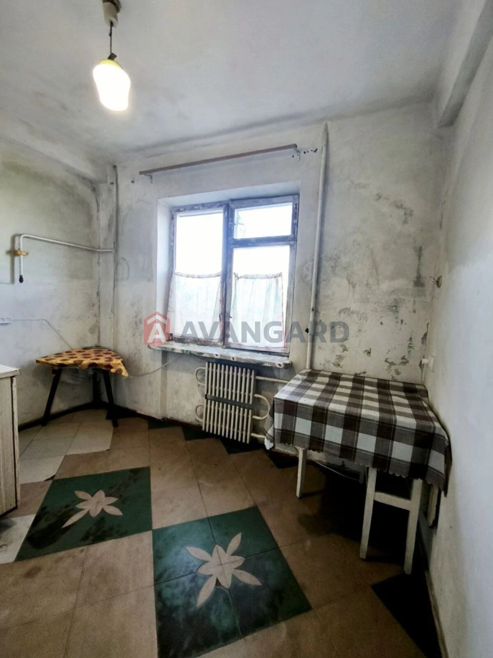 For Sale: 3-bedroom apartment. Under renovation. Zone: Train Station