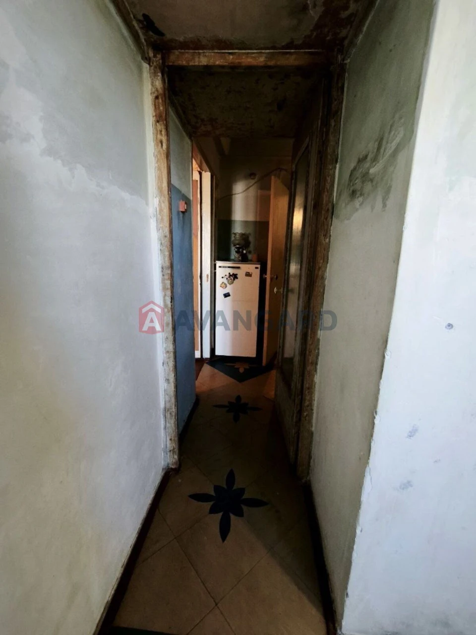 For Sale: 3-bedroom apartment. Under renovation. Zone: Train Station