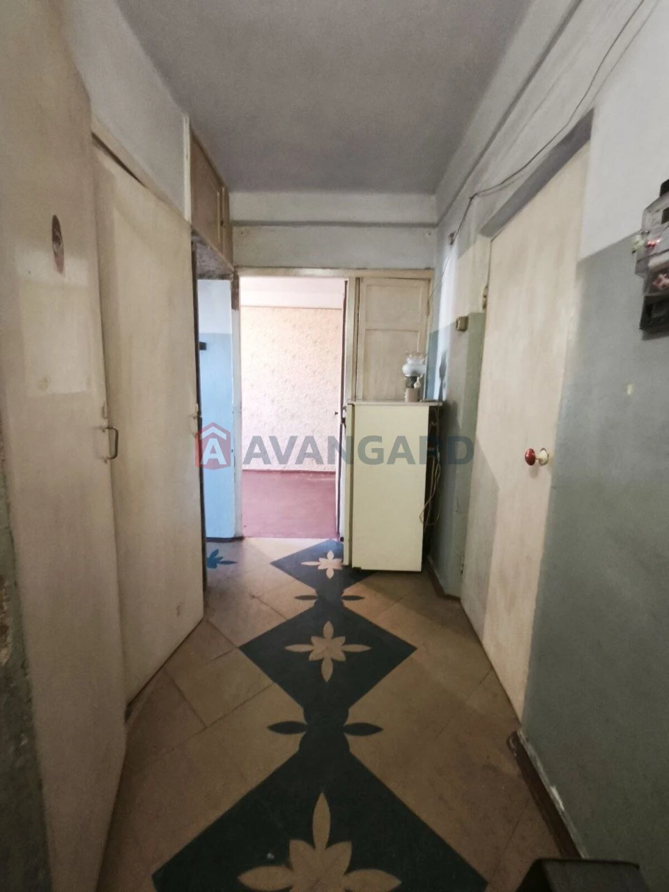 For Sale: 3-bedroom apartment. Under renovation. Zone: Train Station