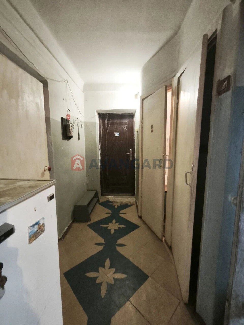 For Sale: 3-bedroom apartment. Under renovation. Zone: Train Station