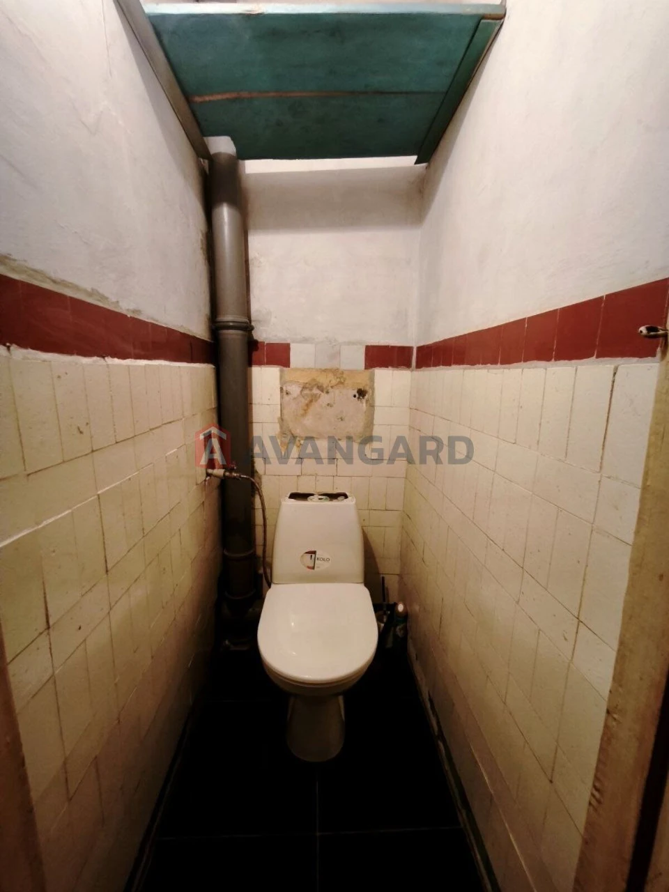 For Sale: 3-bedroom apartment. Under renovation. Zone: Train Station