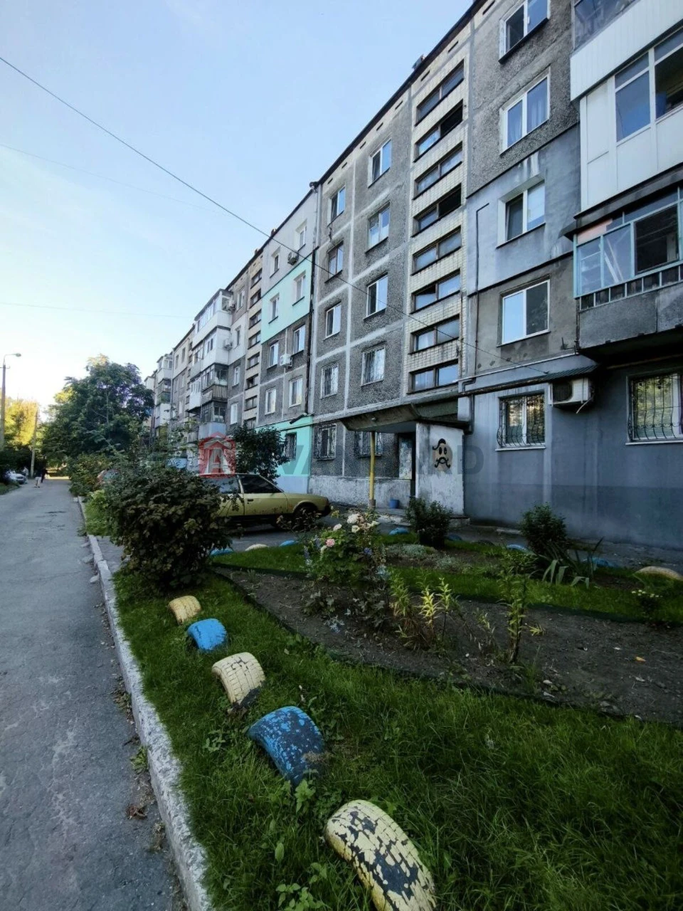 For Sale: 3-bedroom apartment. Under renovation. Zone: Train Station