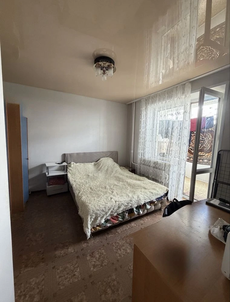 Продам 3-ком.кв Левый берег, 5 микрорайон ( ост. Зил )