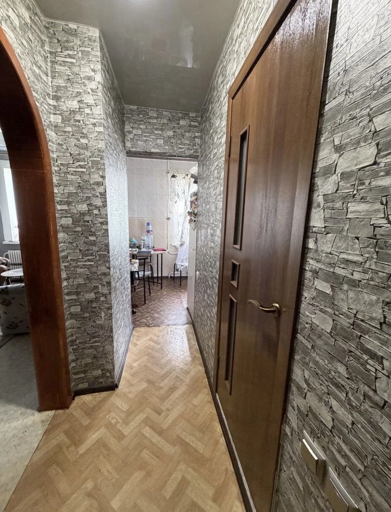 Продам 3-ком.кв Левый берег, 5 микрорайон ( ост. Зил )