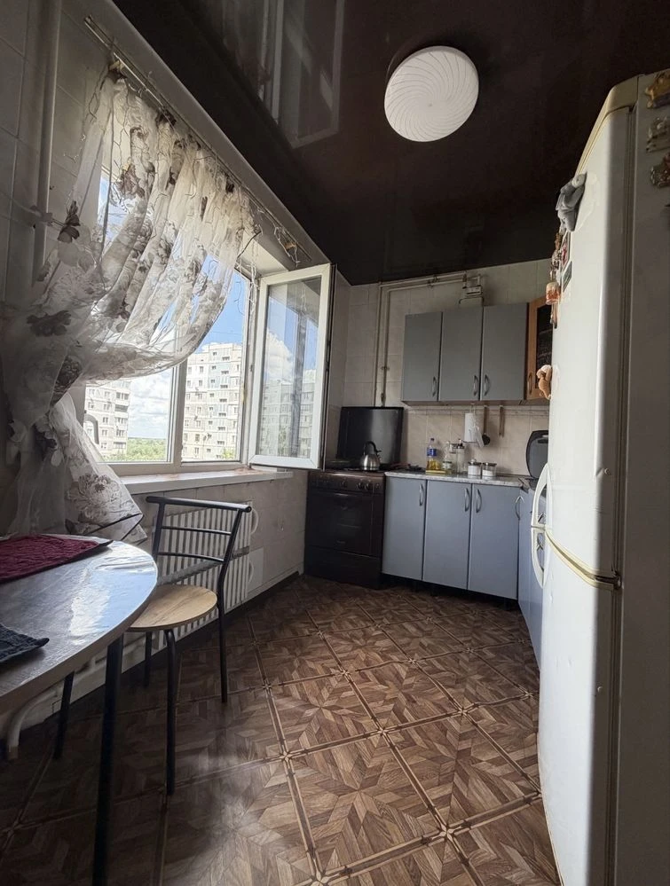 Продам 3-ком.кв Левый берег, 5 микрорайон ( ост. Зил )