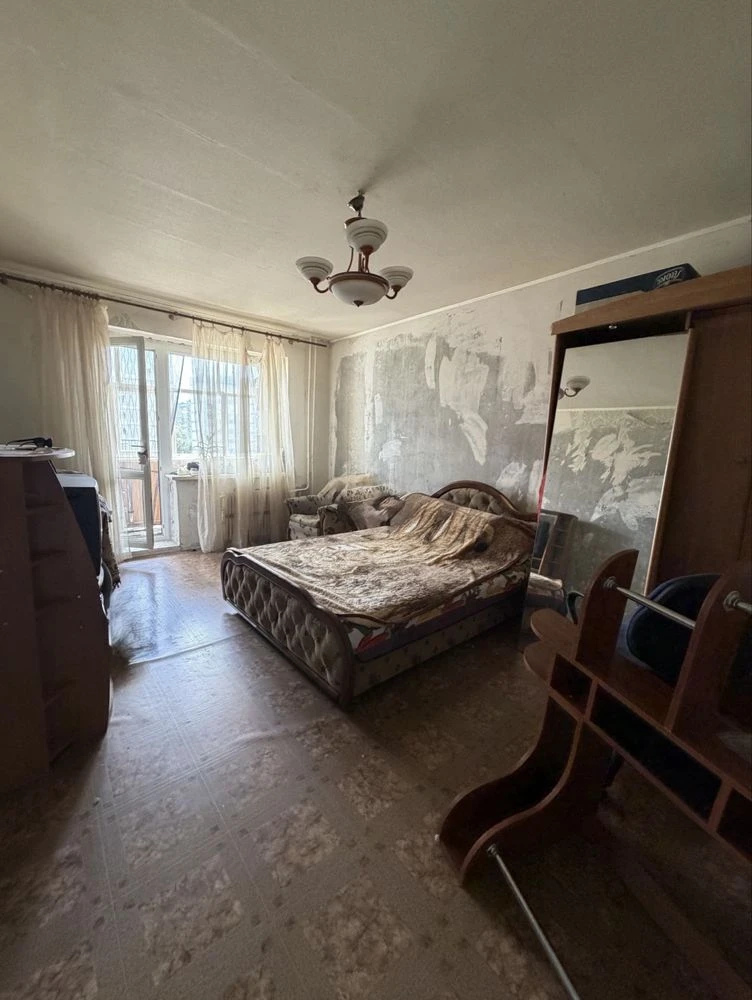 Продам 3-ком.кв Левый берег, 5 микрорайон ( ост. Зил )