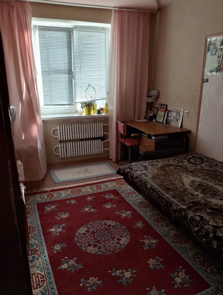 Продам 3-ком.кв на Левом берегу, 5 микрорайон с видом на Лес