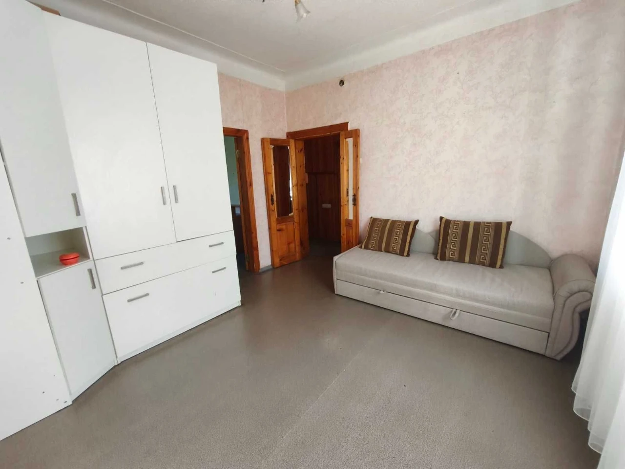 For sale 2-room apartment on the right