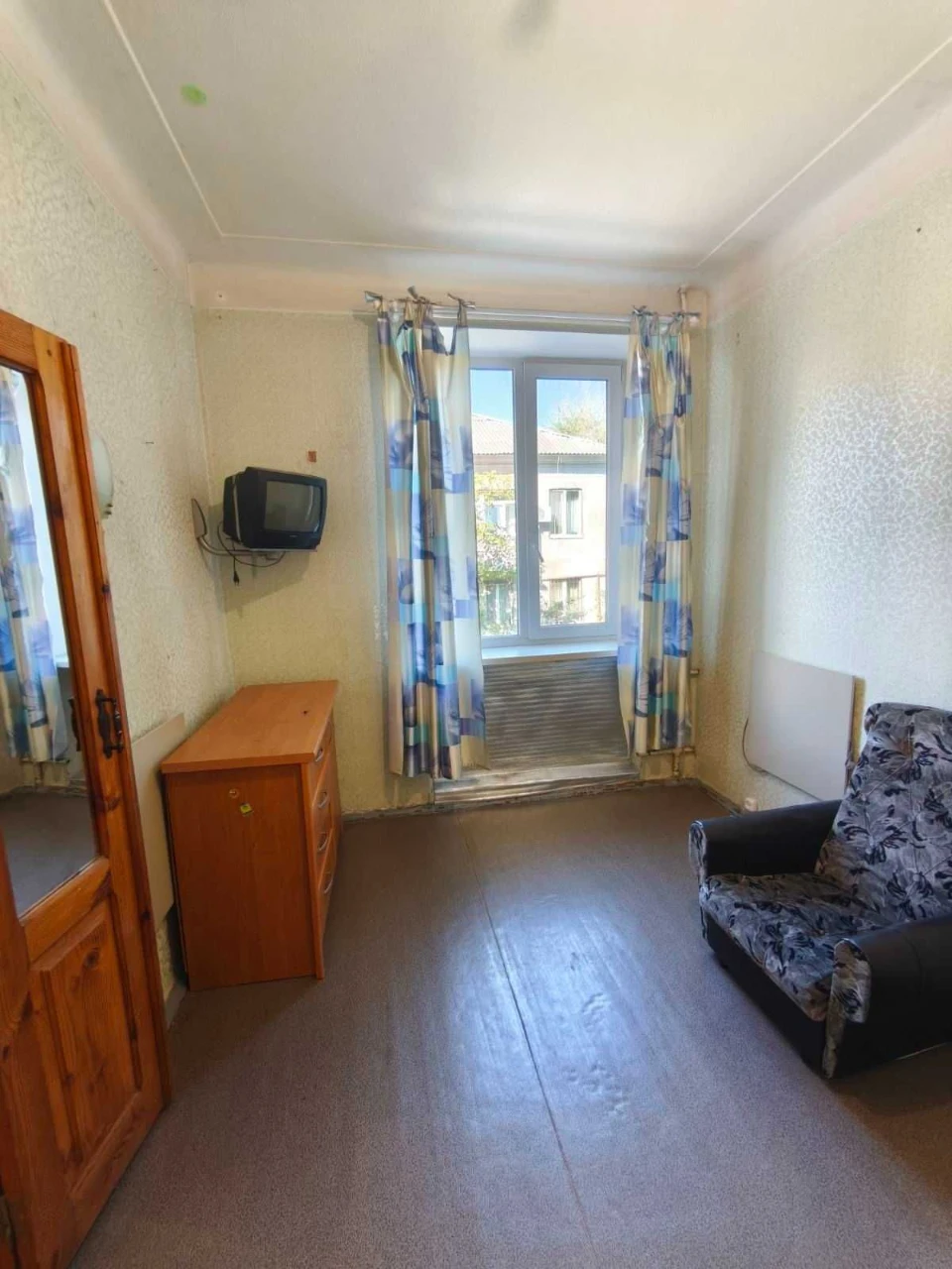 For sale 2-room apartment on the right