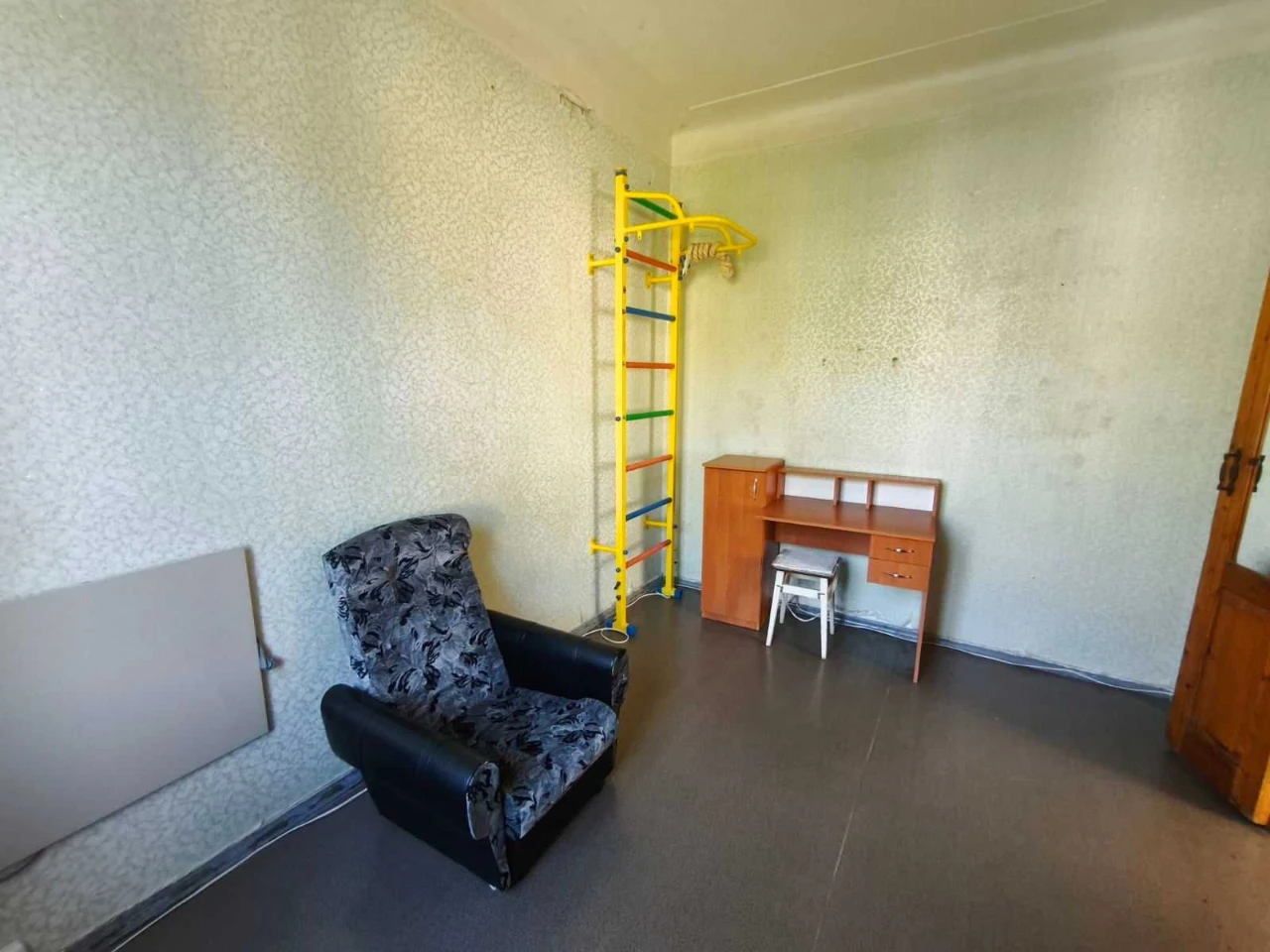 For sale 2-room apartment on the right