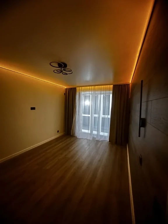 For Sale 2-room apartment with renovation near Aurora Avenue Station