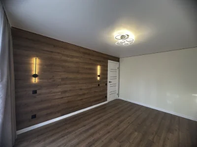 For Sale 2-room apartment with renovation near Aurora Avenue Station