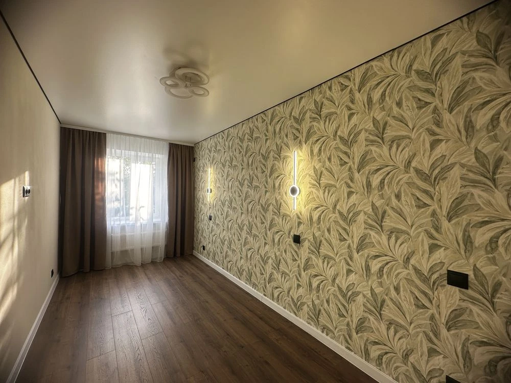 For Sale 2-room apartment with renovation near Aurora Avenue Station