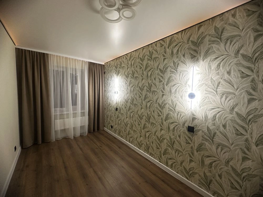 For Sale 2-room apartment with renovation near Aurora Avenue Station