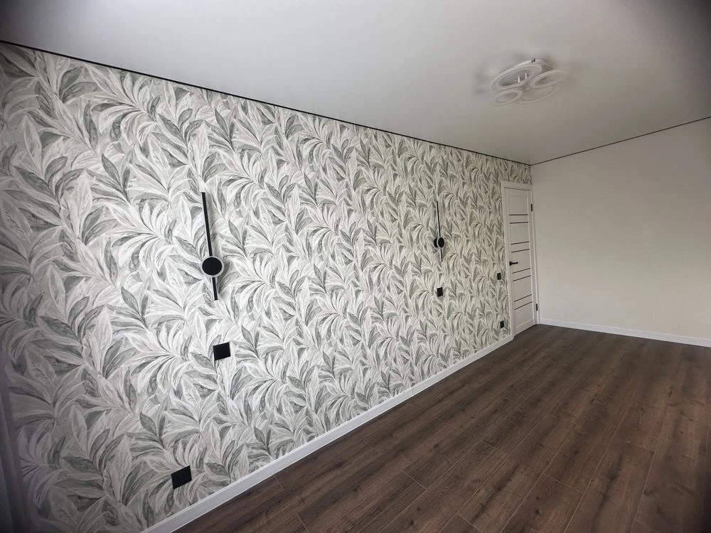 For Sale 2-room apartment with renovation near Aurora Avenue Station