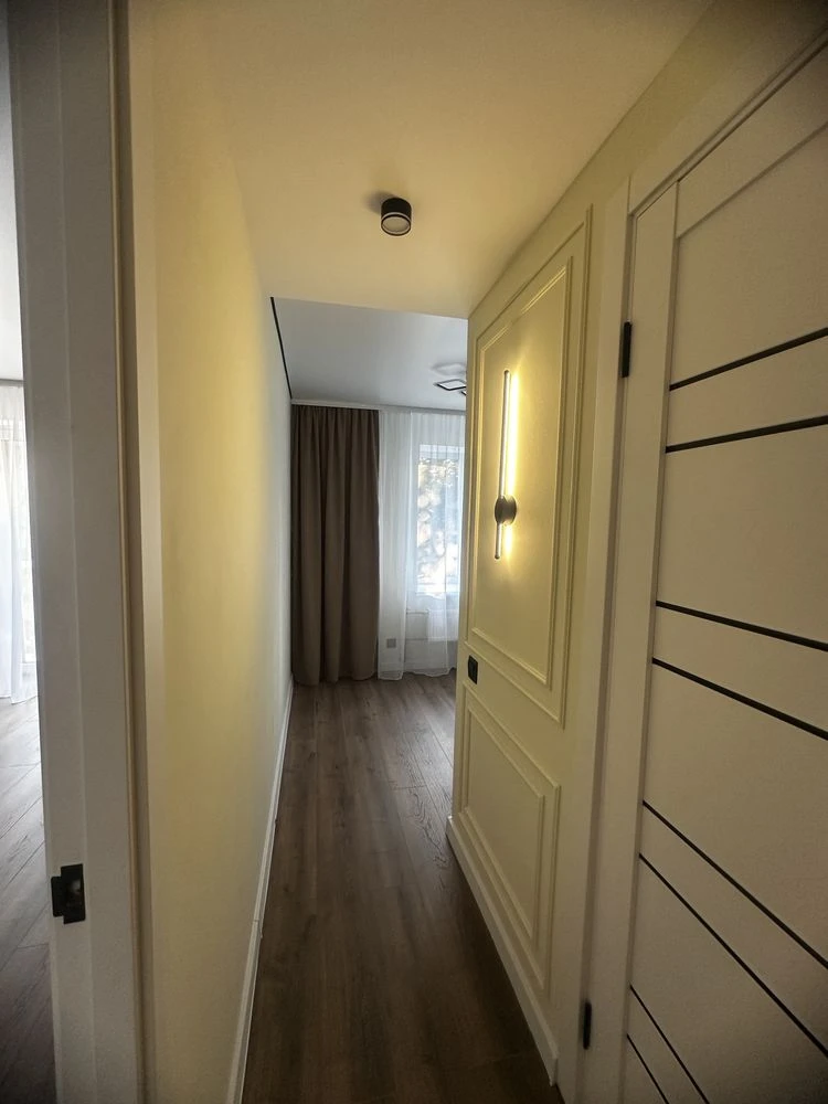 For Sale 2-room apartment with renovation near Aurora Avenue Station