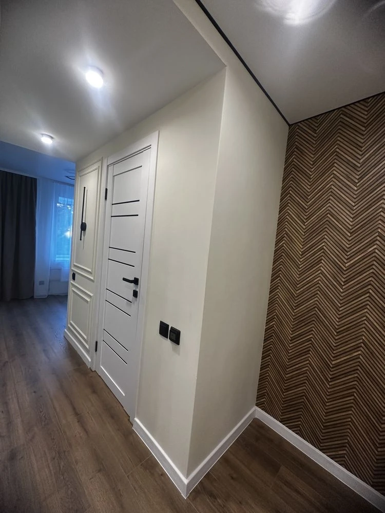 For Sale 2-room apartment with renovation near Aurora Avenue Station