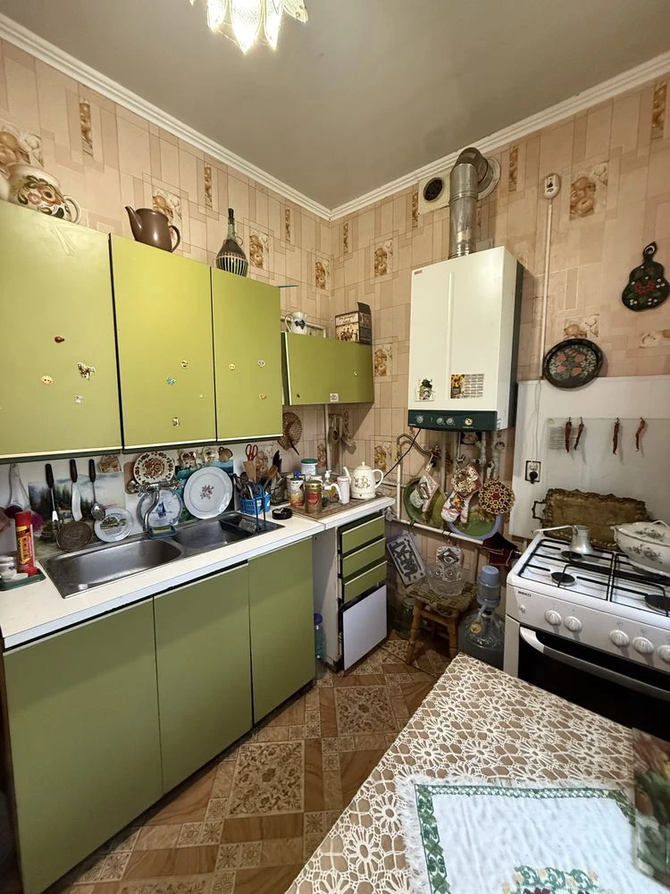 For Sale: 3-room apartment on the 2nd floor of a brick building in Dneprostroy!