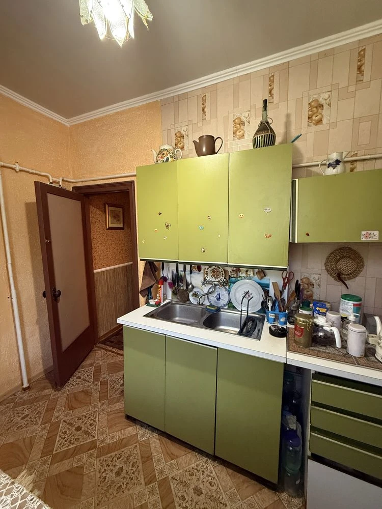 For Sale: 3-room apartment on the 2nd floor of a brick building in Dneprostroy!
