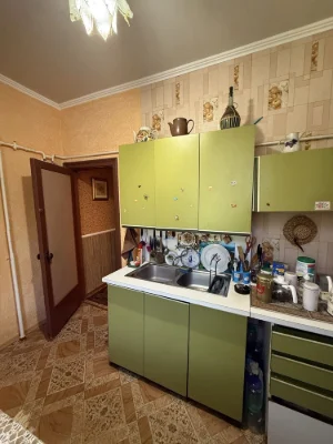 For Sale: 3-room apartment on the 2nd floor of a brick building in Dneprostroy!