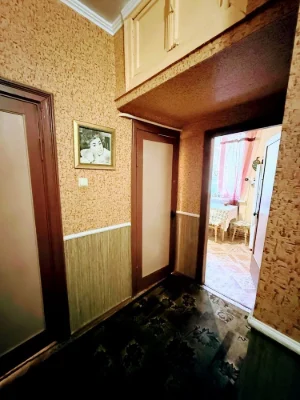 For Sale: 3-room apartment on the 2nd floor of a brick building in Dneprostroy!