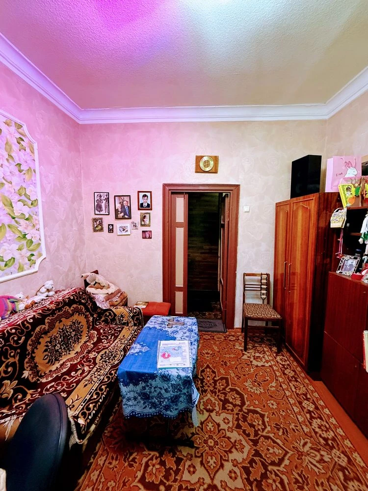 For Sale: 3-room apartment on the 2nd floor of a brick building in Dneprostroy!