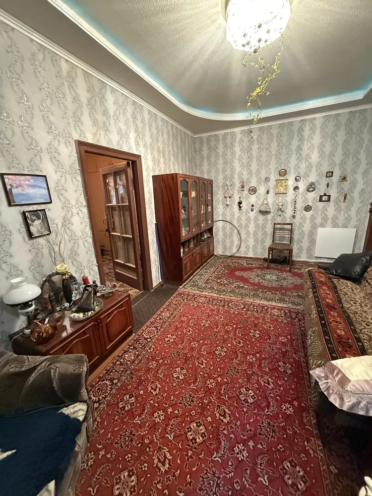 For Sale: 3-room apartment on the 2nd floor of a brick building in Dneprostroy!