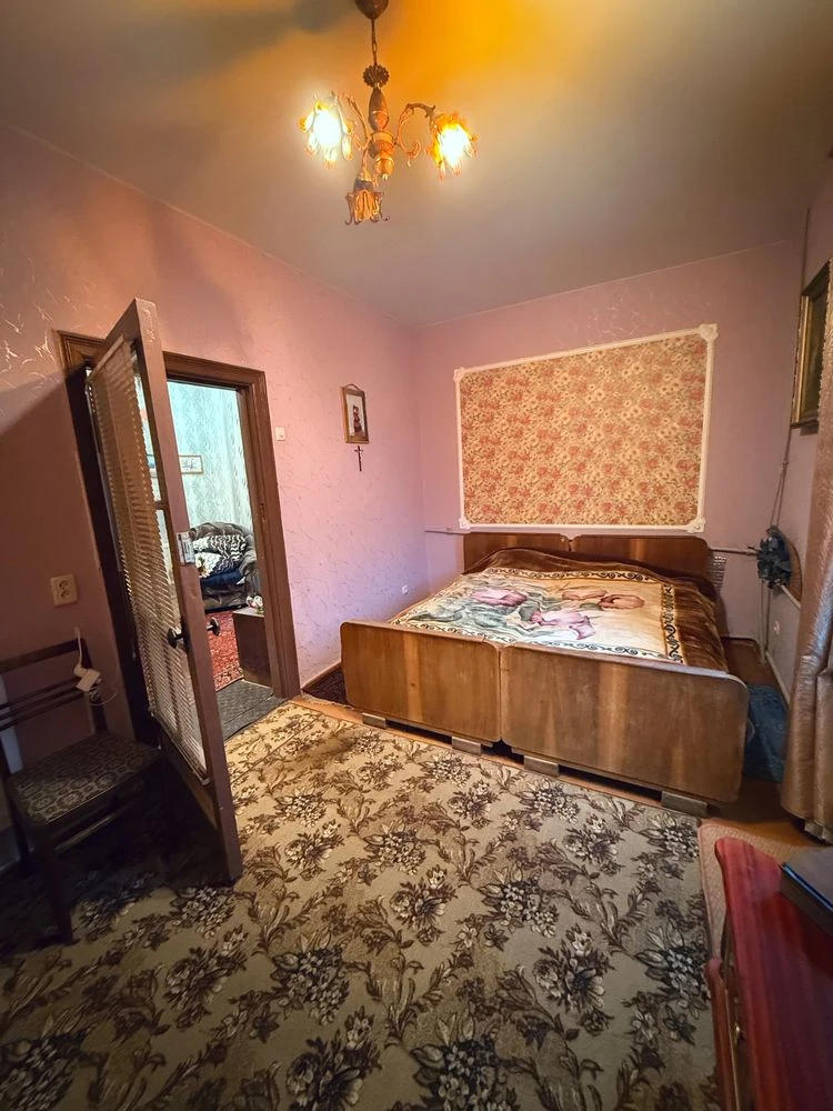 For Sale: 3-room apartment on the 2nd floor of a brick building in Dneprostroy!