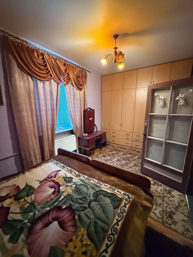 For Sale: 3-room apartment on the 2nd floor of a brick building in Dneprostroy!