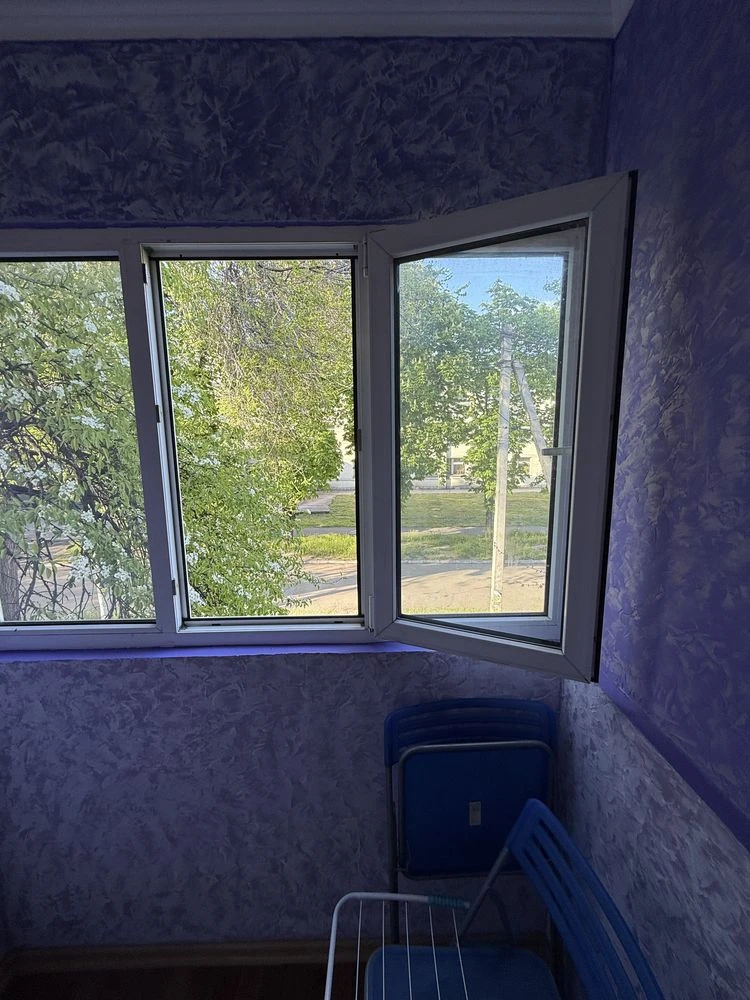 For Sale: 3-room apartment on the 2nd floor of a brick building in Dneprostroy!