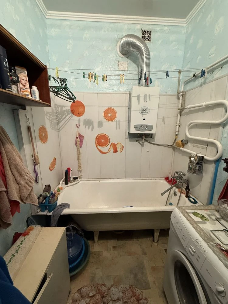 For Sale: 3-room apartment on the 2nd floor of a brick building in Dneprostroy!