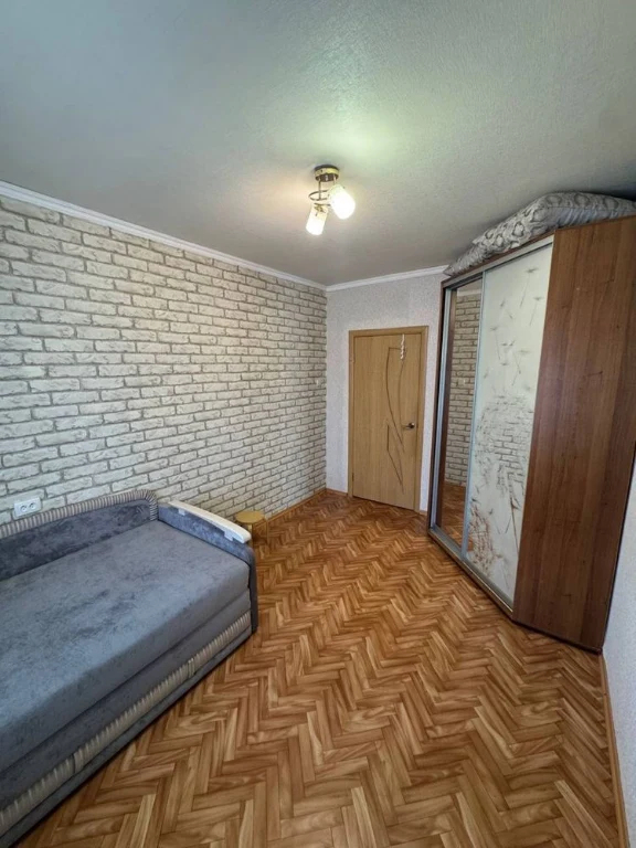 For sale 2-bedroom apartment. Left bank. Cinema Mir.