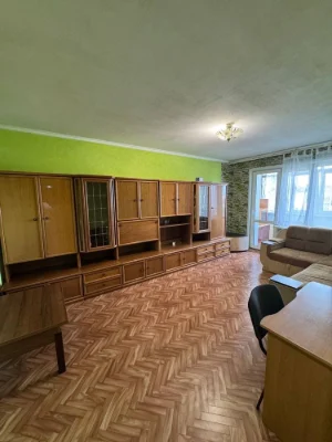 Продам 2-кімнатну квартиру. Л/б. Кінотеатр Мир.