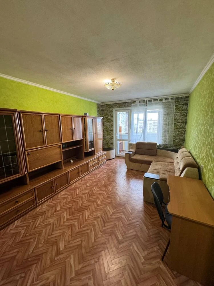 Продам 2-кімнатну квартиру. Л/б. Кінотеатр Мир.
