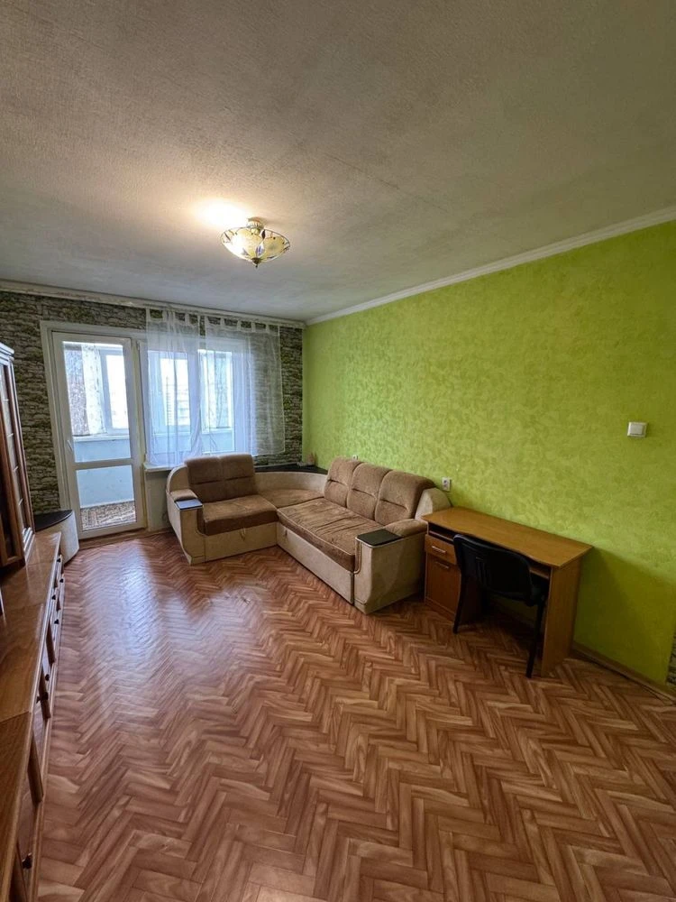 Продам 2-кімнатну квартиру. Л/б. Кінотеатр Мир.