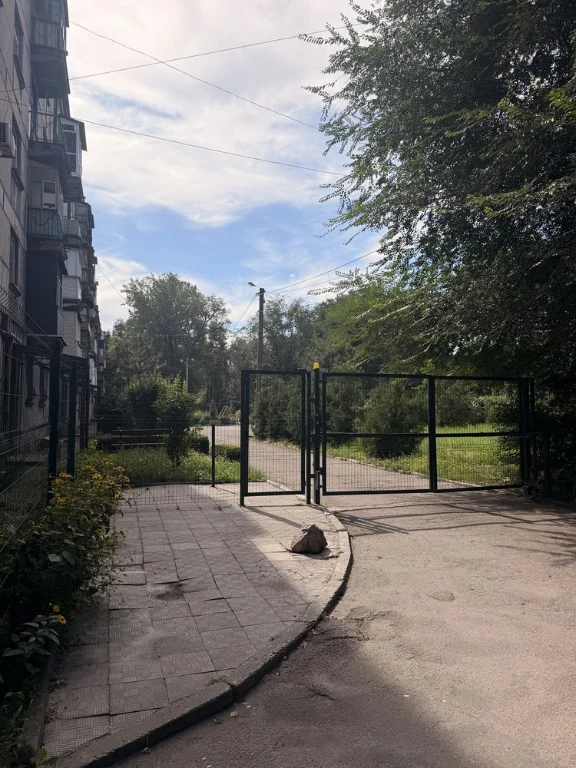 Продаётся 1-комнатная квартира, сталинка, центр города