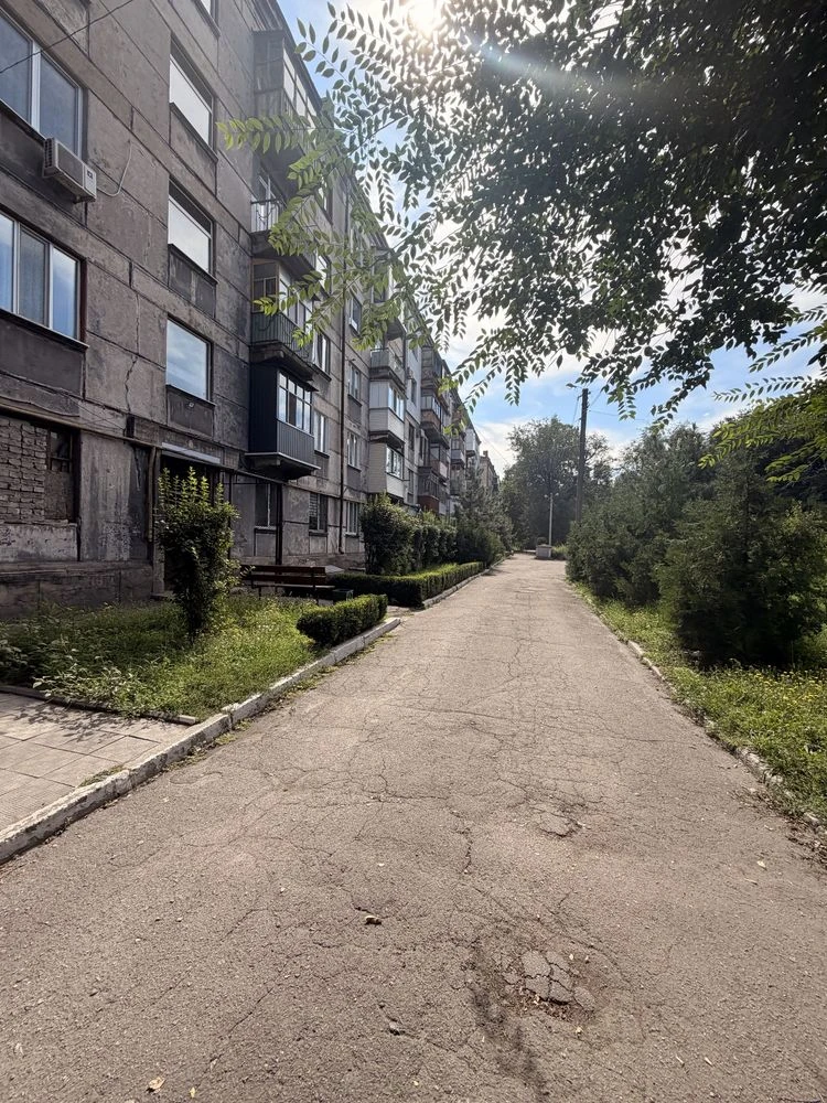 Продаётся 1-комнатная квартира, сталинка, центр города