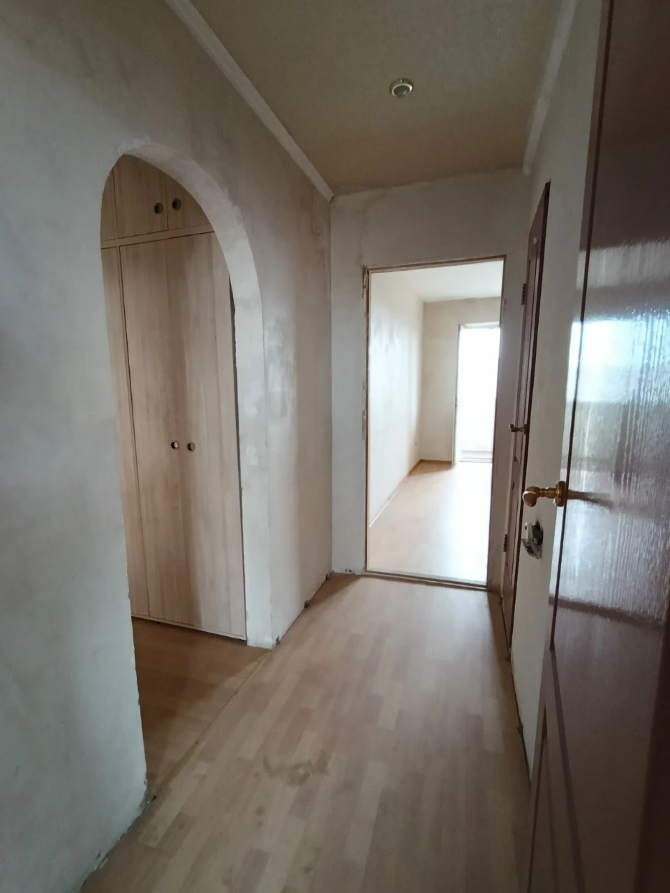 Продается 3-комнатная квартира, левый берег, 9-й микрорайон, рядом с Миром