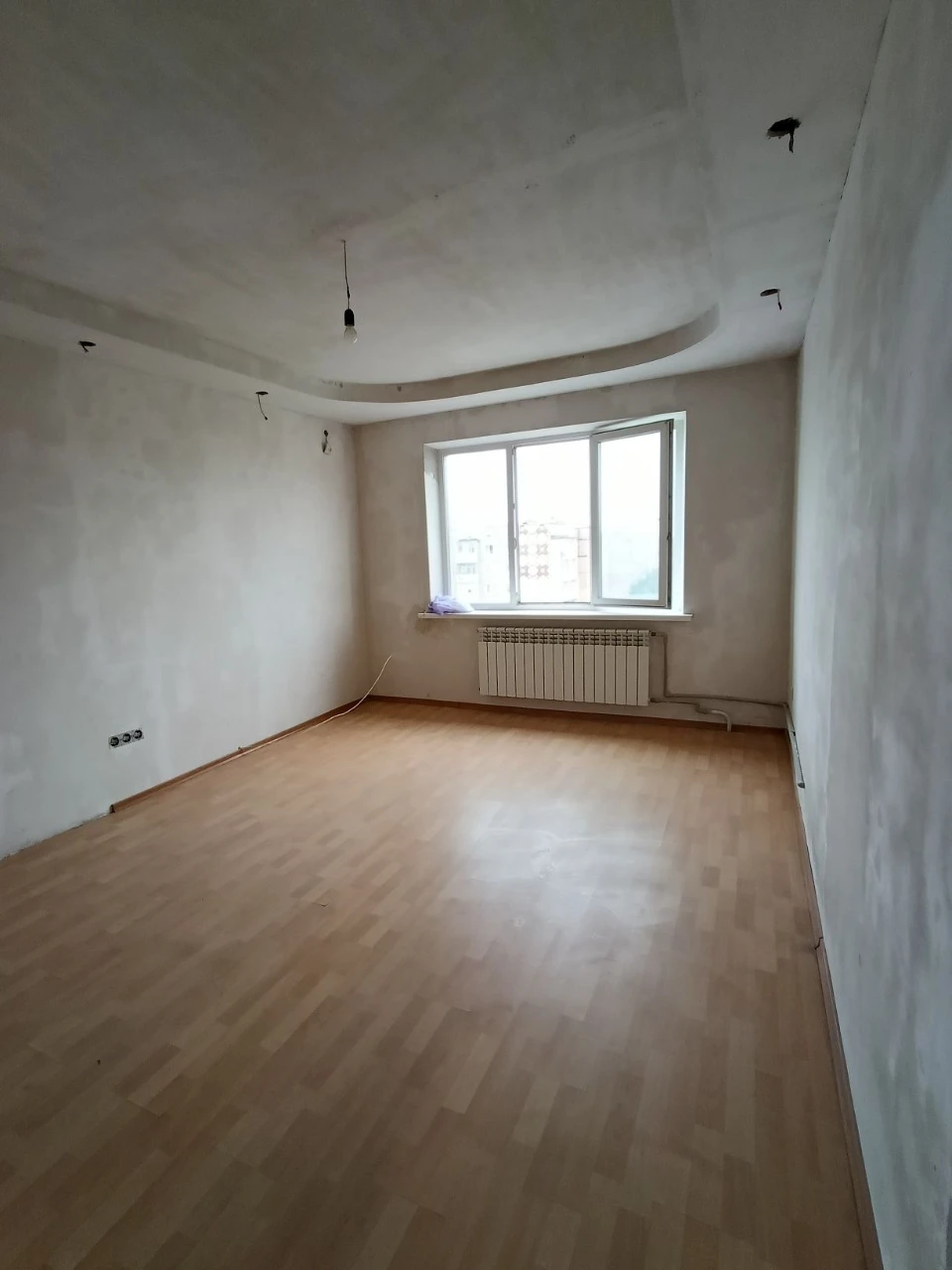 Продается 3-комнатная квартира, левый берег, 9-й микрорайон, рядом с Миром